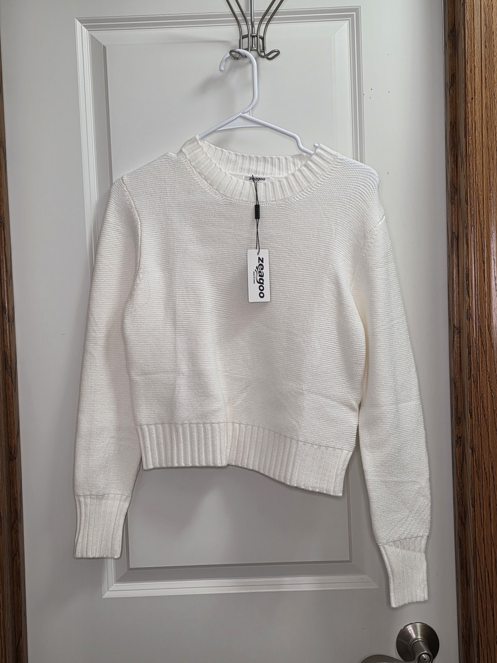 zeagoo White Crewneck Knit Sweater